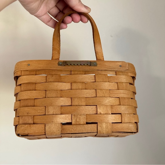 Vintage Longaberger basket with leather handle handwoven 1991 - Picture 2 of 10